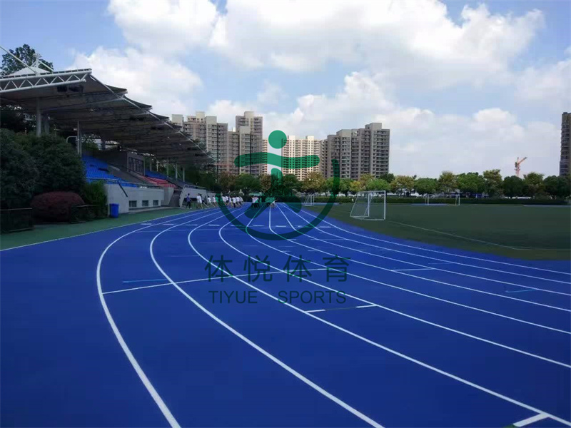 學(xué)校塑膠操場(chǎng)跑道與塑膠籃球場(chǎng)施工排水如何設(shè)計(jì)？