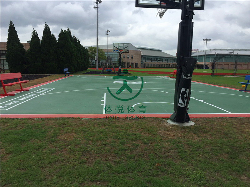 美國(guó)學(xué)校（諸翟校區(qū)）籃球場(chǎng)施工、操場(chǎng)跑道翻新-球場(chǎng)施工-上海體悅體育設(shè)施工程有限公司